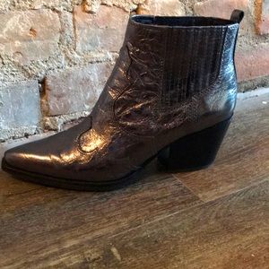 Sam Edelman Winona Distressed Metallic Leather Western Boots 7.5 Silver Pewter